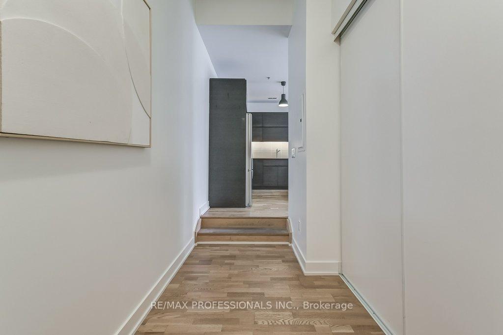 2 Bedrooms Condo at 152 Annette,  Toronto For sale