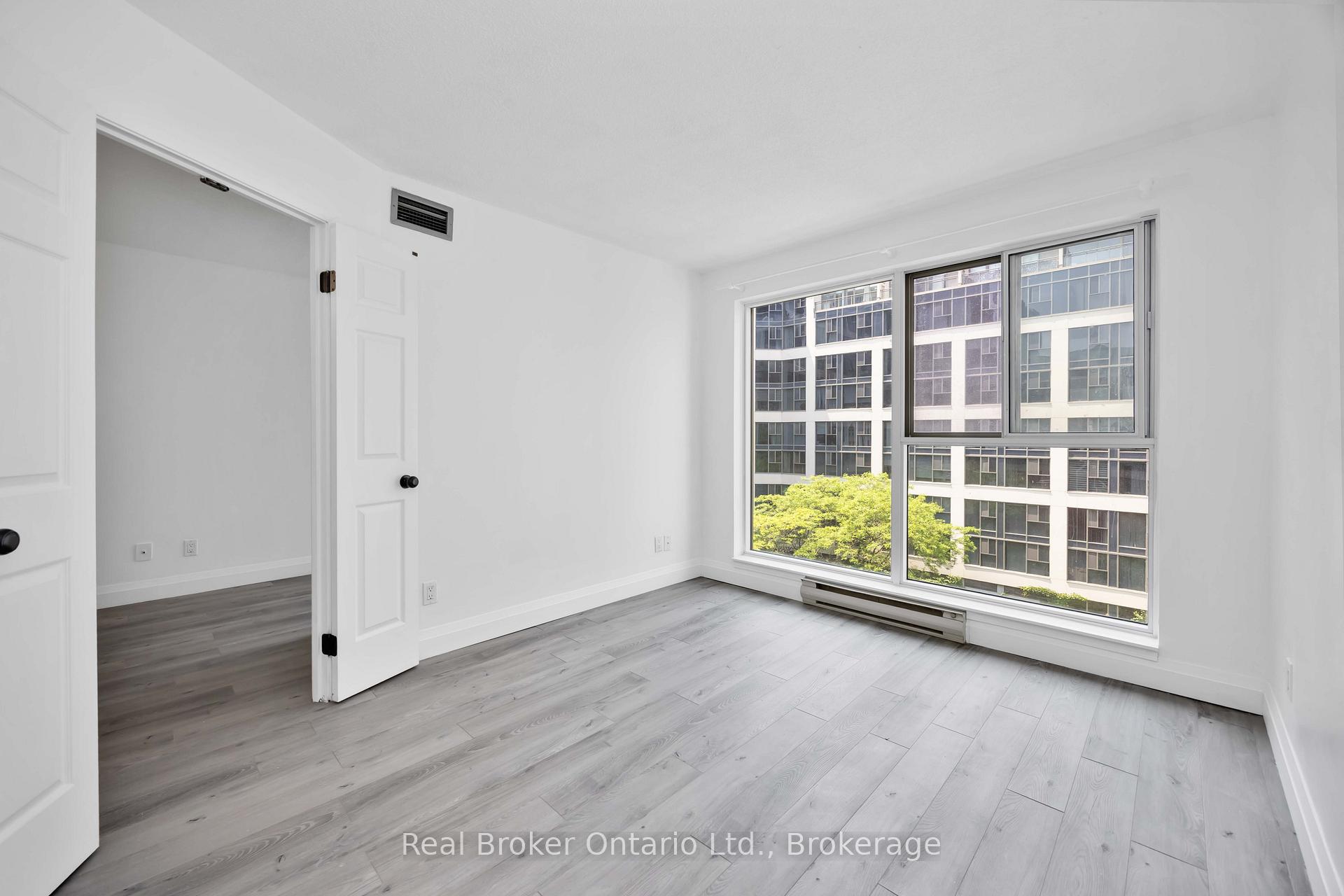 2 Bedrooms Condo at 222 The Esplanade, Toronto For sale