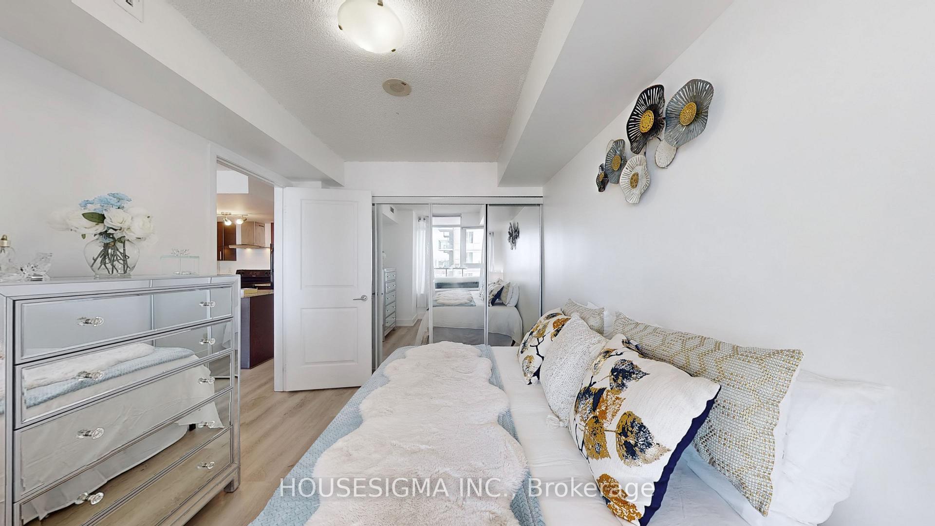 2 Bedrooms Condo at 190 Borough,  Toronto For sale