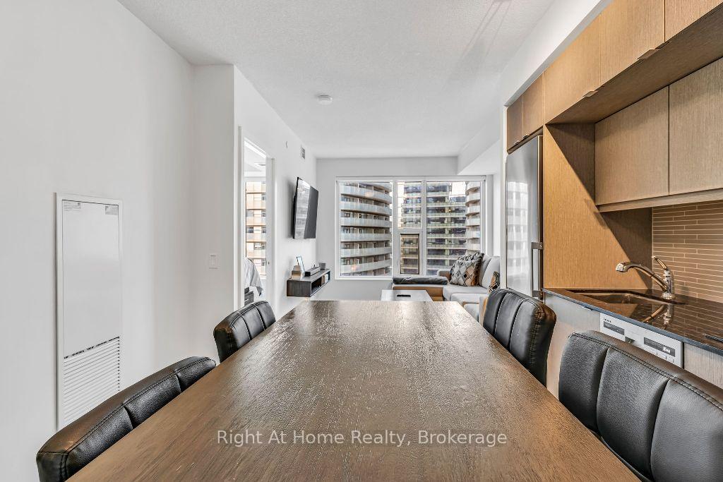 1 Bedroom Condo at 10 York,  Toronto For sale