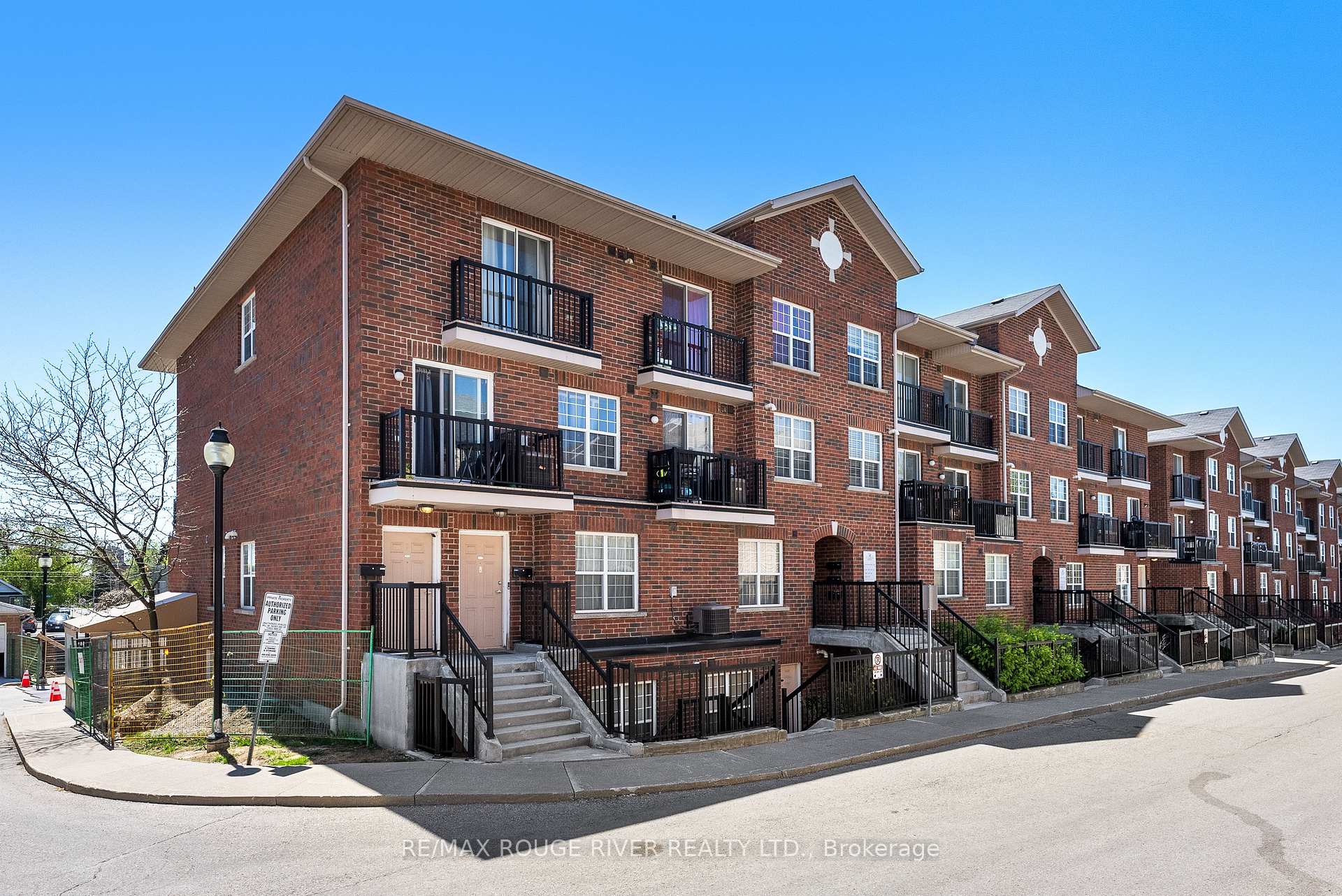 3 Bedrooms Condo at 25 Strangford, Toronto For sale
