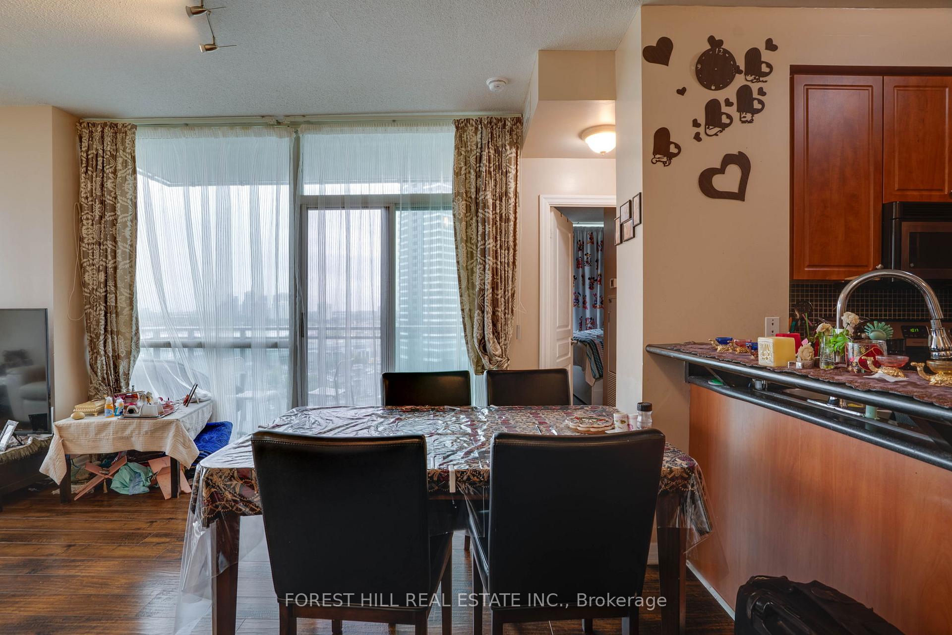 2 Bedrooms Co-op at 220 Burnhamthorpe, Mississauga For sale