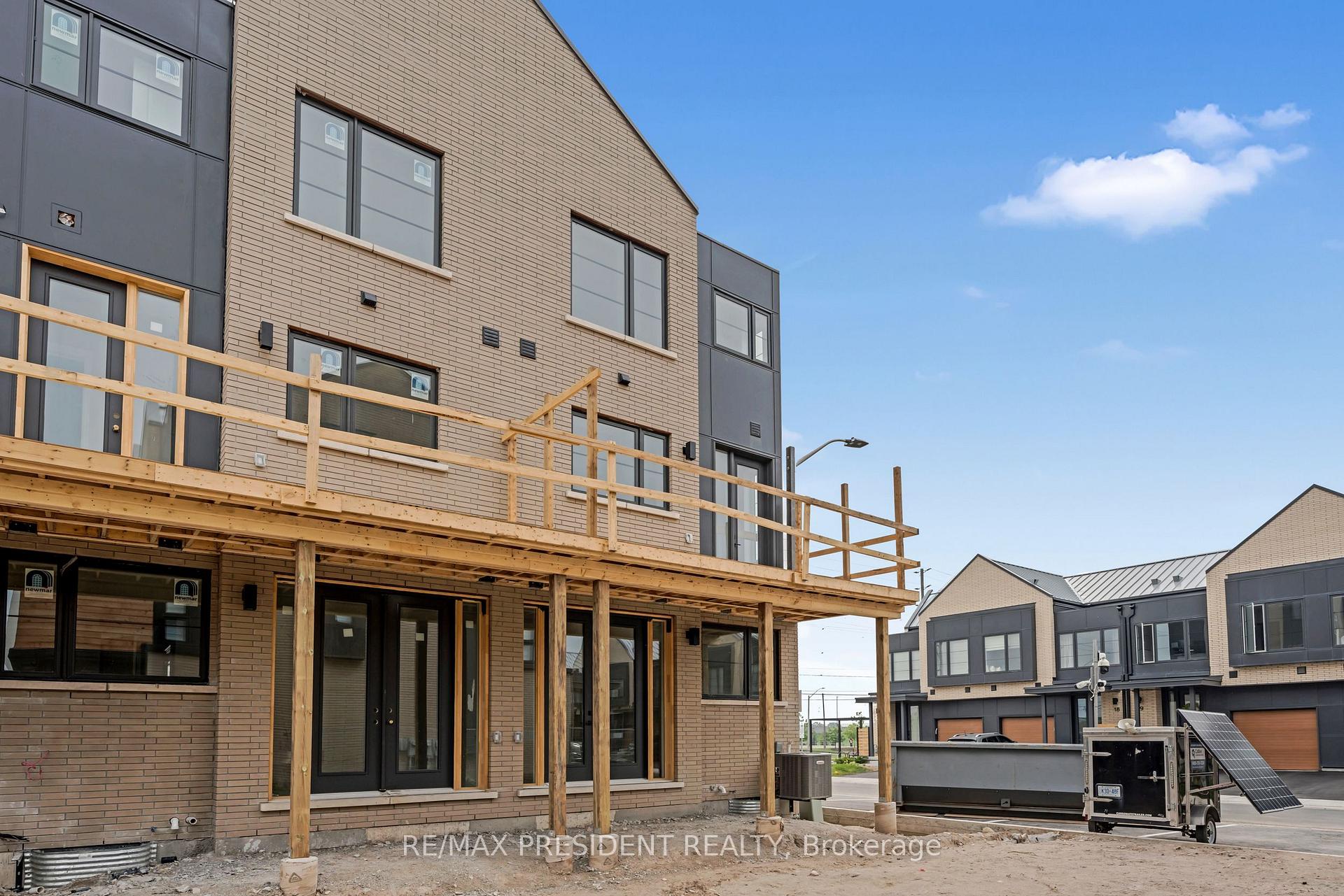 3 Bedrooms Condo at 2273 Turnberry, Burlington For sale