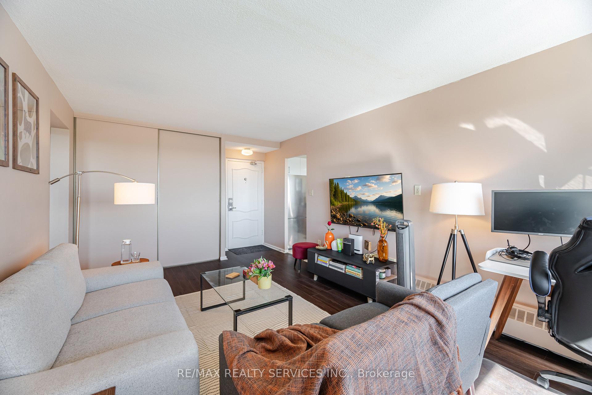2 Bedrooms Condo at 715 Don Mills, Toronto For sale