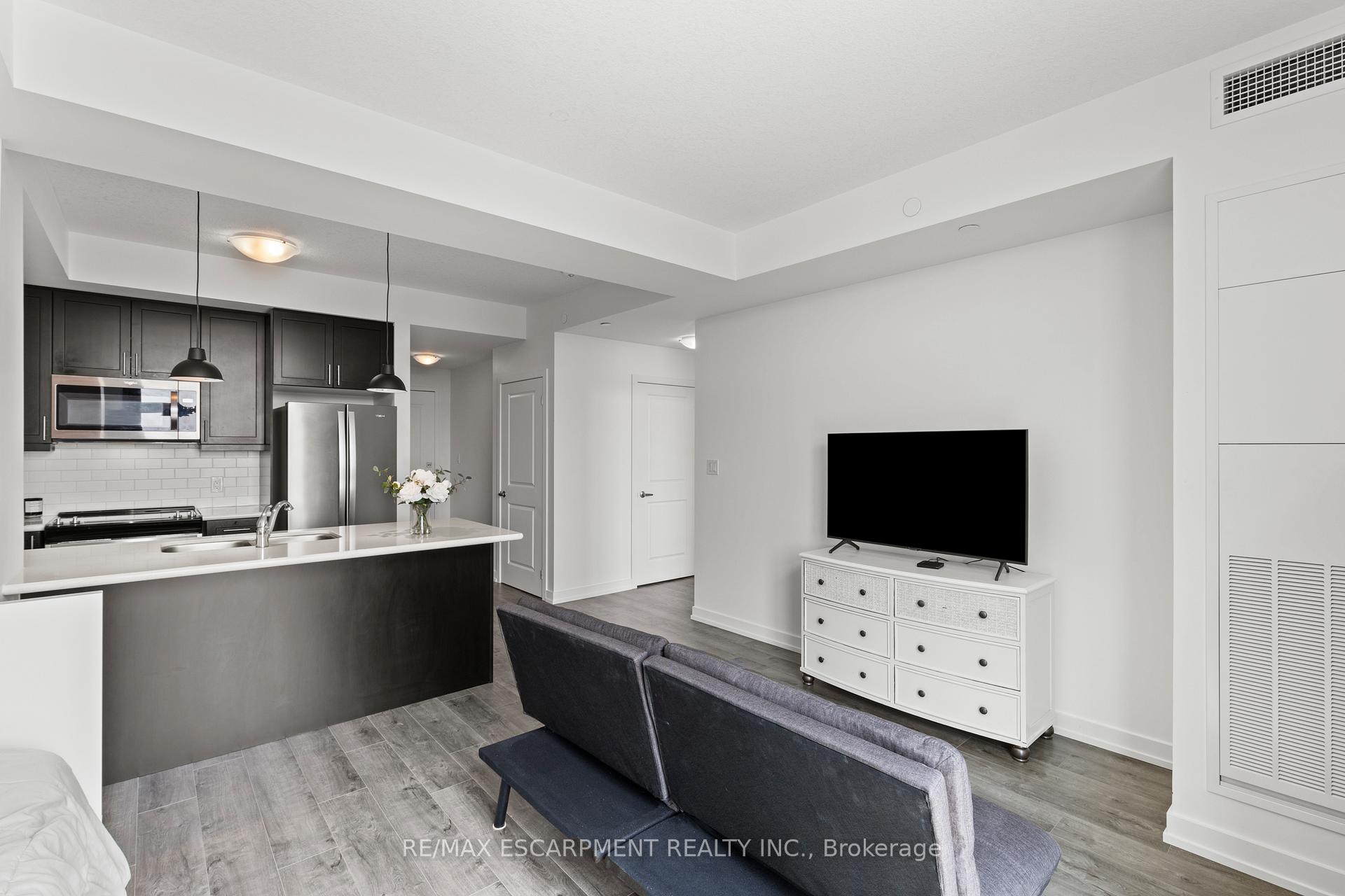 1 Bedroom Condo at 10 Mallard, Hamilton For sale