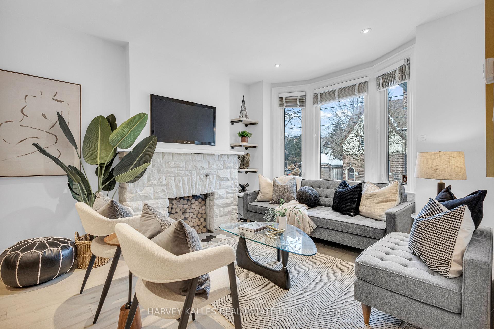 812 Duplex Avenue