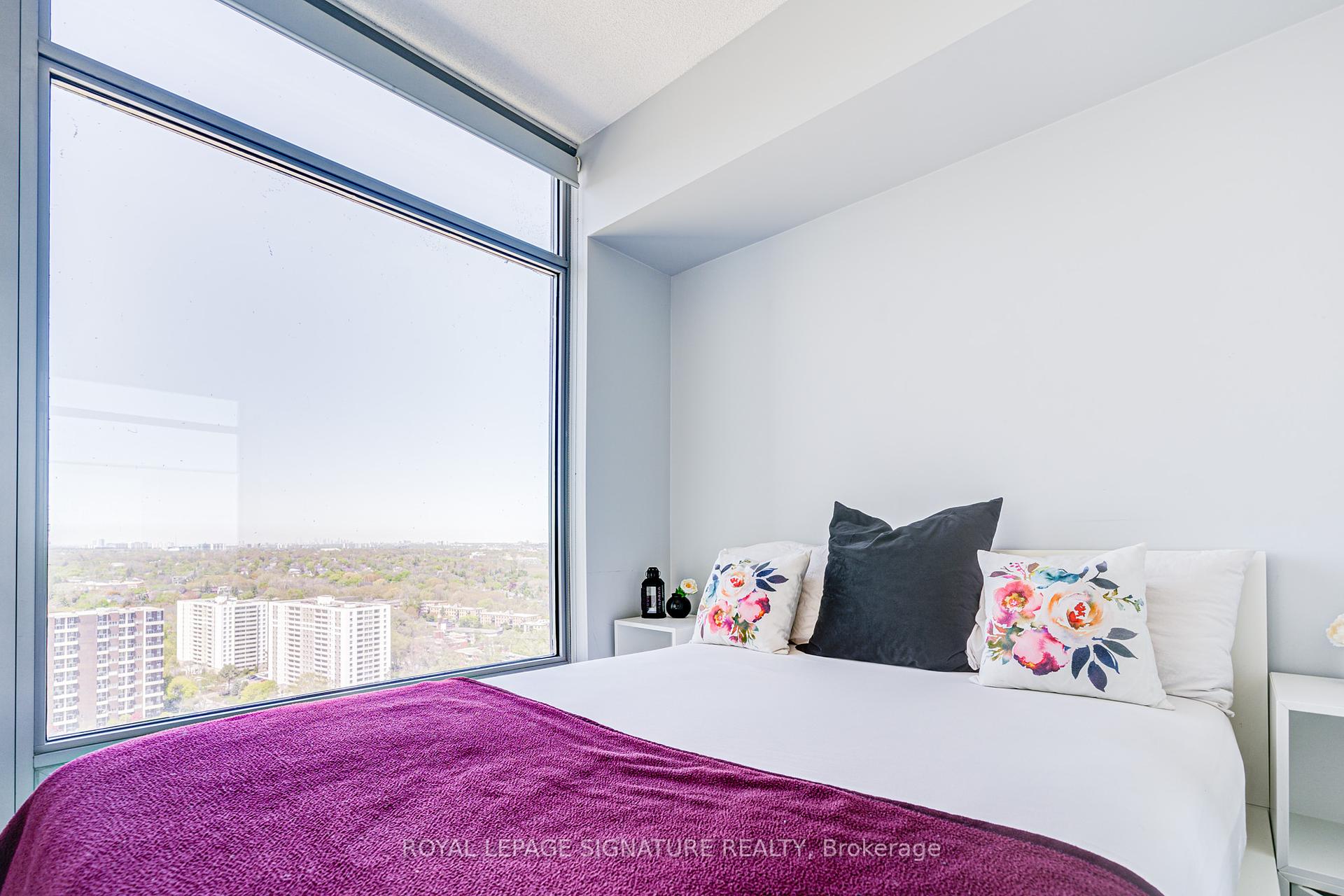 2 Bedrooms Condo at 105 The Queensway, Toronto For sale