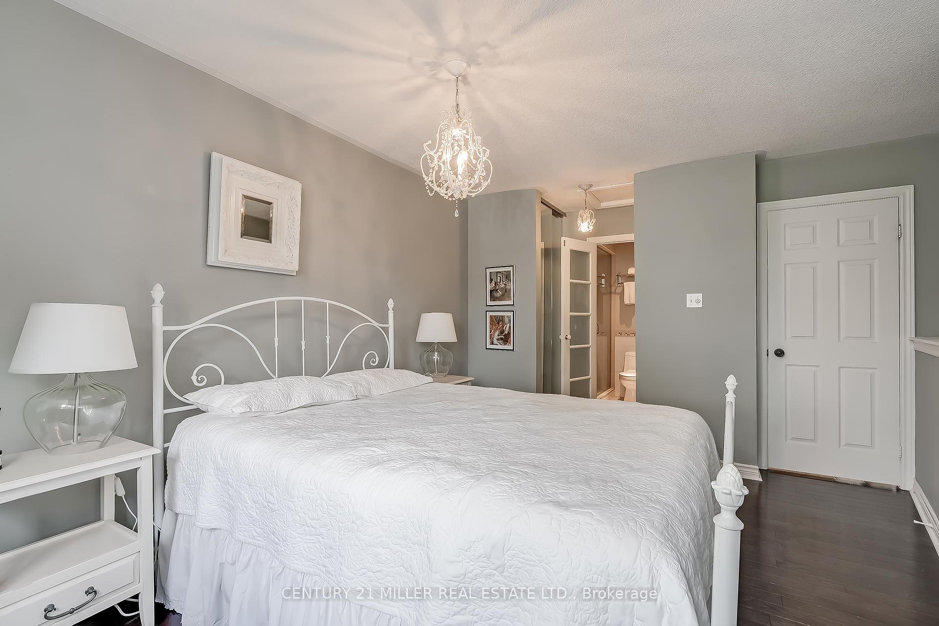3 Bedrooms Condo at 1240 Westview, Oakville For sale