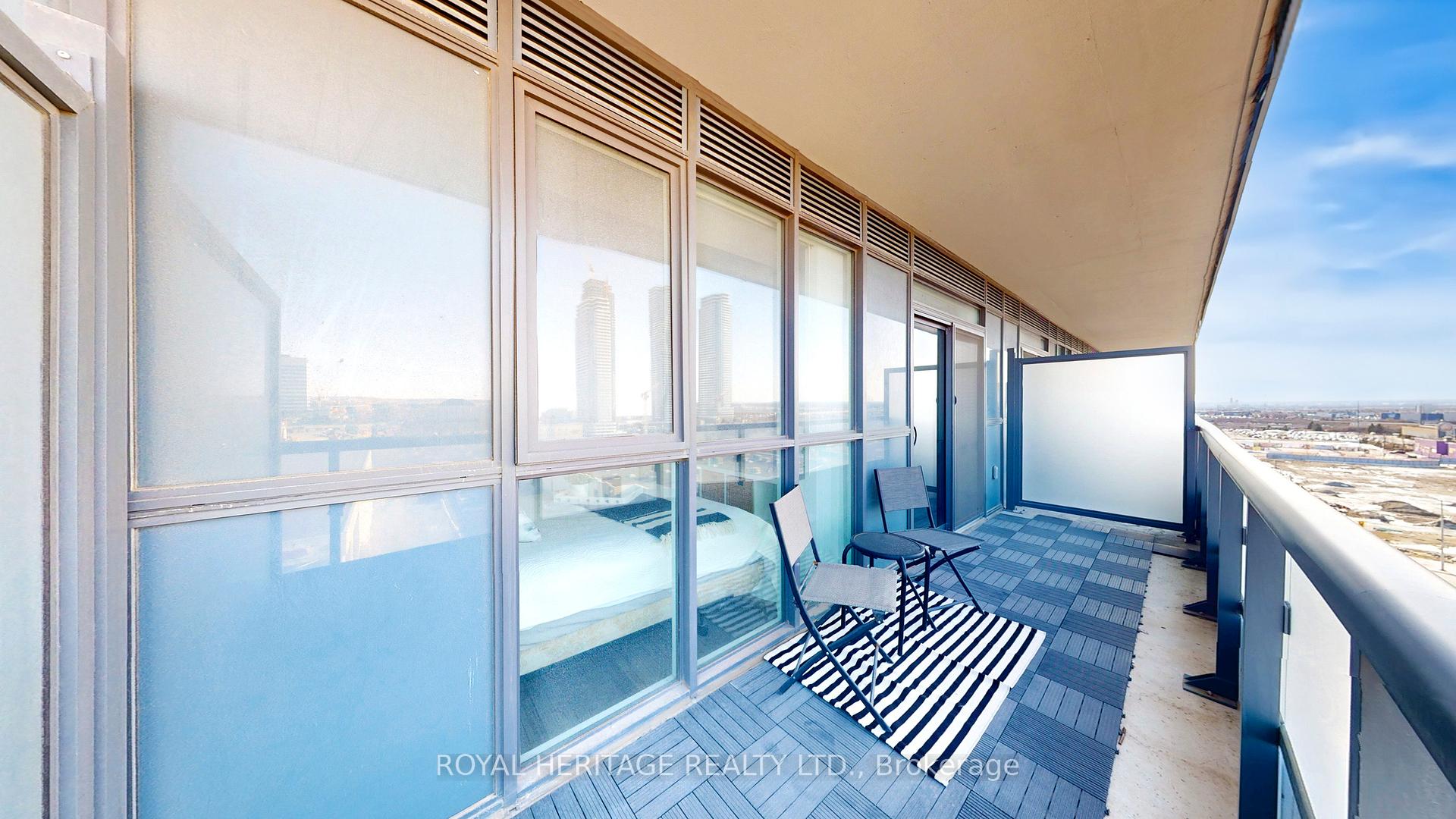 2 Bedrooms Condo at 10 Honeycrisp,  Vaughan For sale