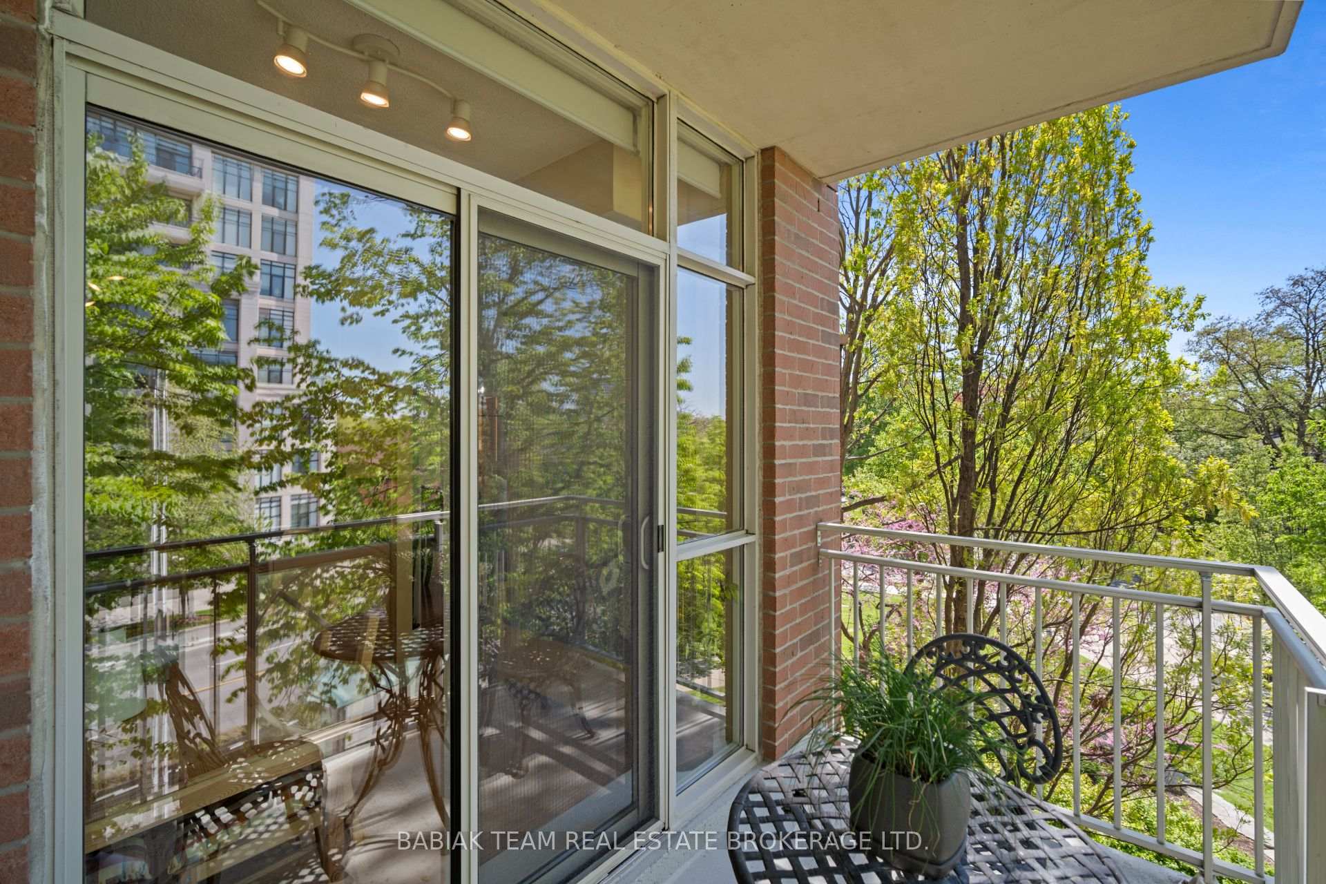 2 Bedrooms Condo at 2511 Bloor, Toronto For sale