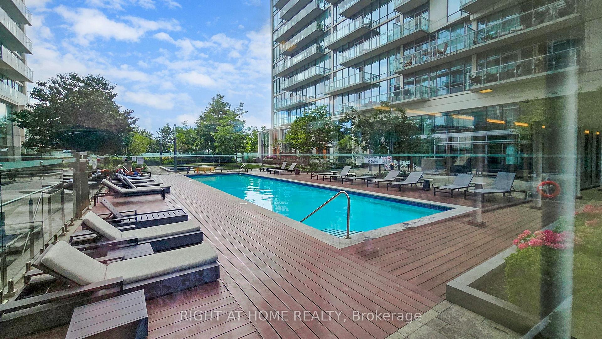 2 Bedrooms Condo at 15 Queens, Toronto For sale