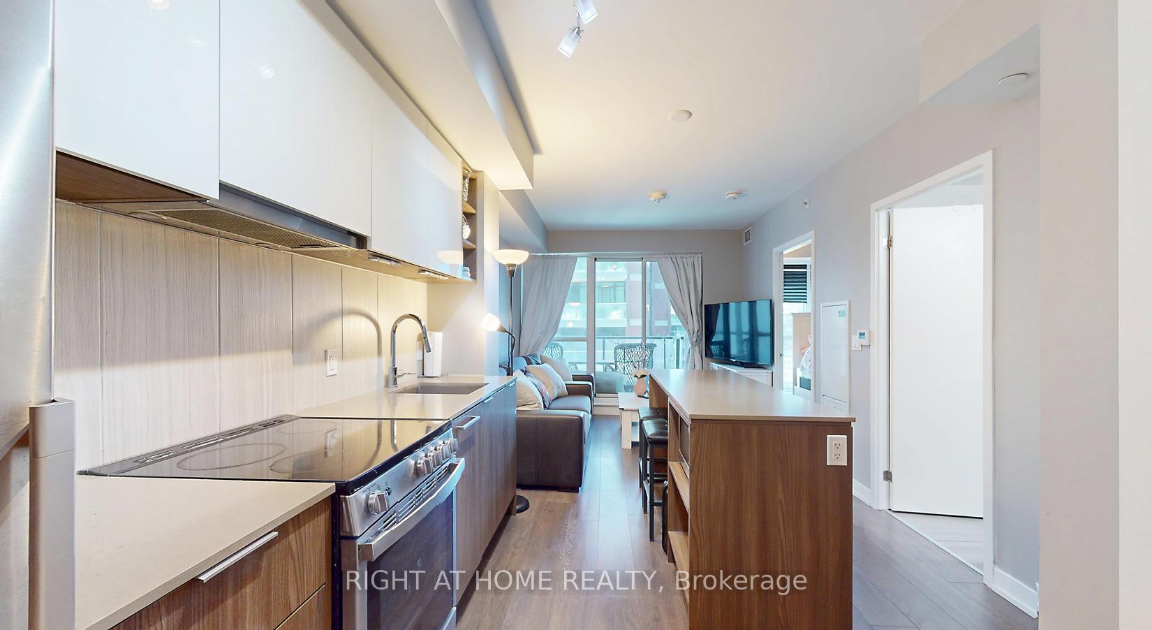 1 Bedroom Condo at 31 Tippet,  Toronto For sale