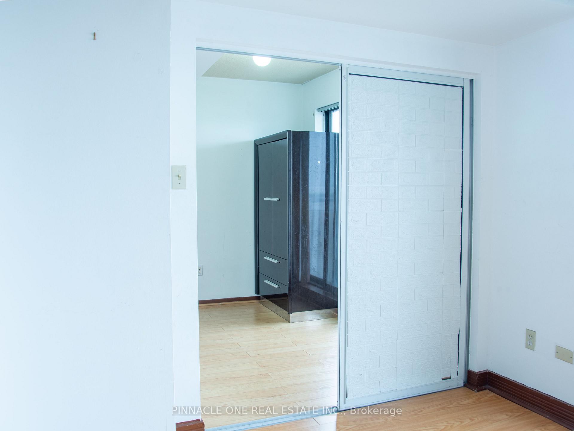 2 Bedrooms Condo at 39 Kimbercroft, Toronto For sale