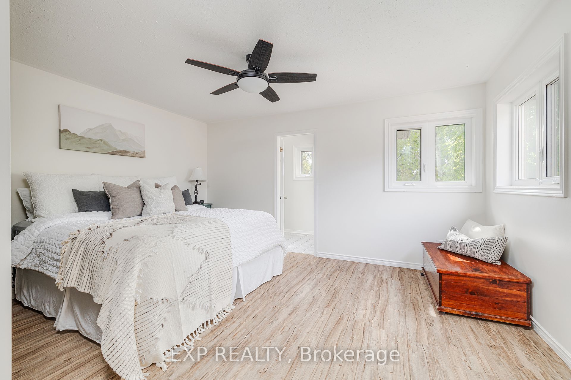 172 Queen Street W