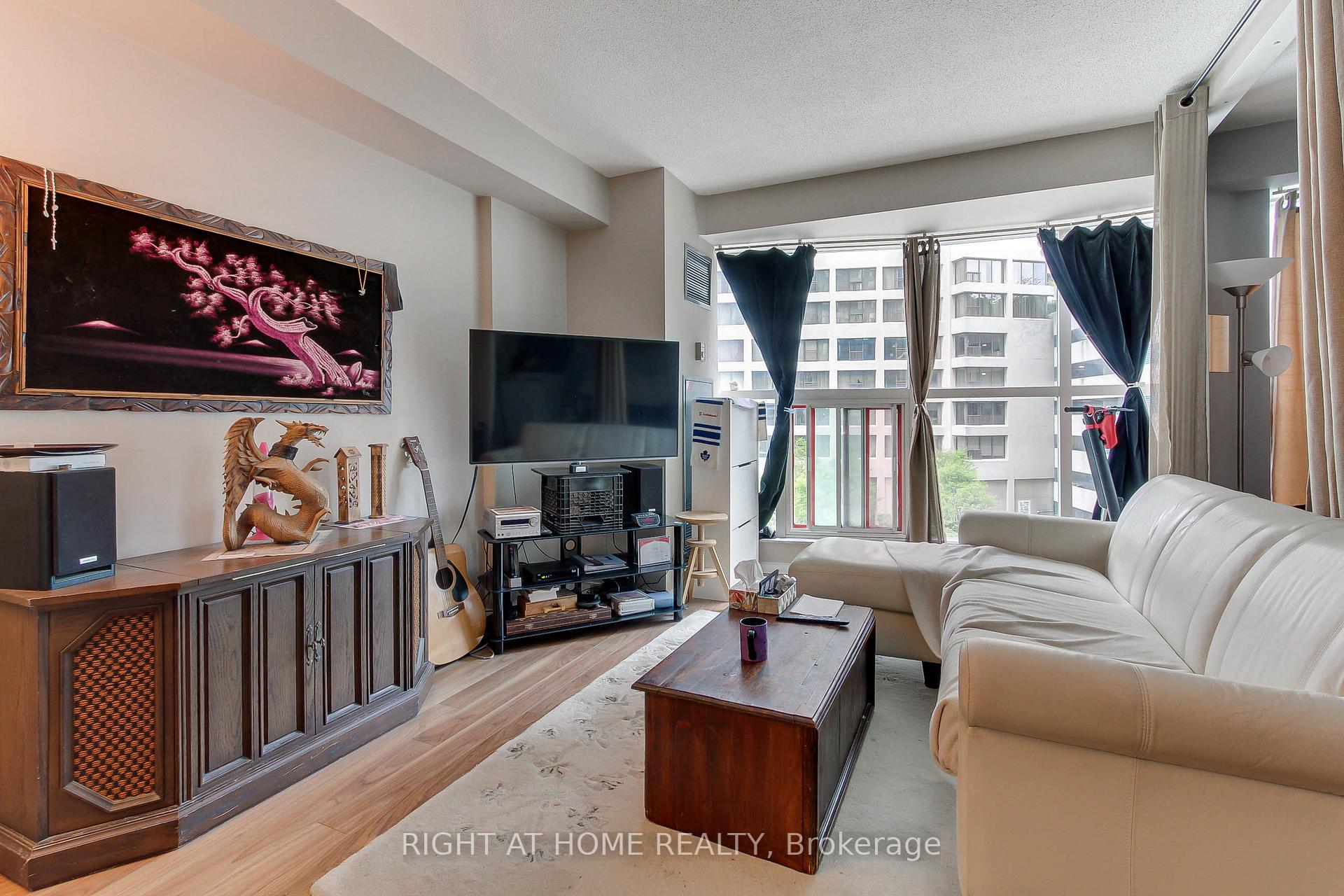 1 Bedroom Condo at 77 Harbour, Toronto For sale