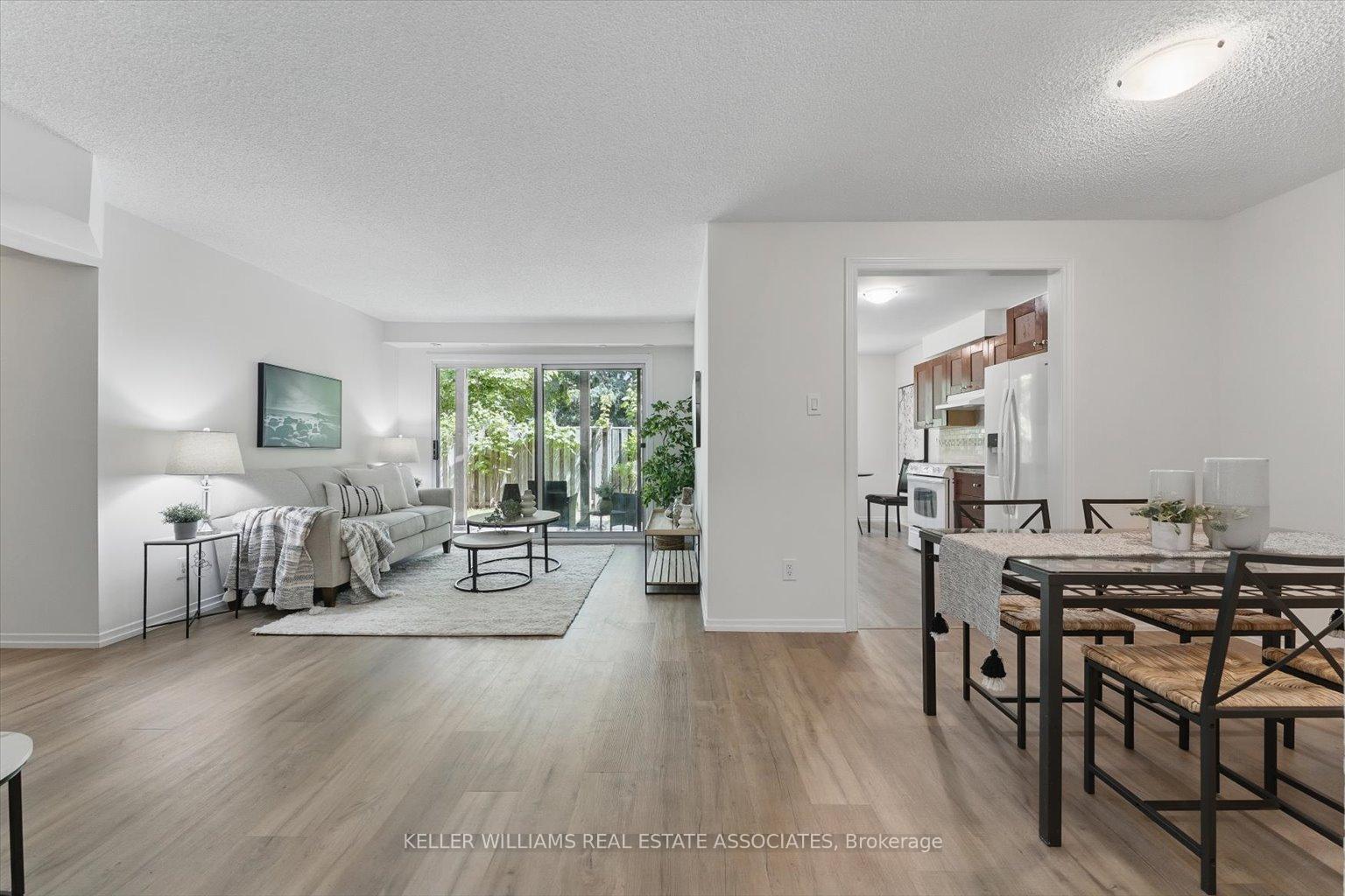 3 Bedrooms Condo at 2701 Aquitaine, Mississauga For sale