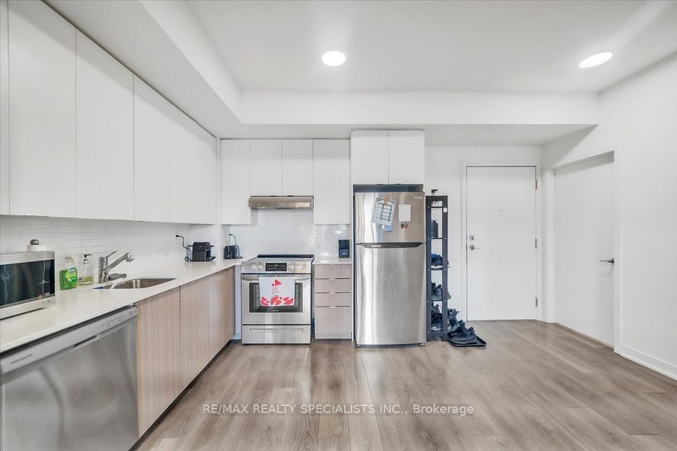 #404 - 120 Canon Jackson Drive, Toronto, ON M6M 0B8