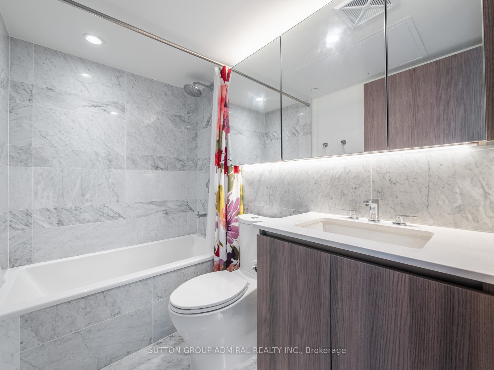2 Bedrooms Condo at 19 Bathurst, Toronto For sale