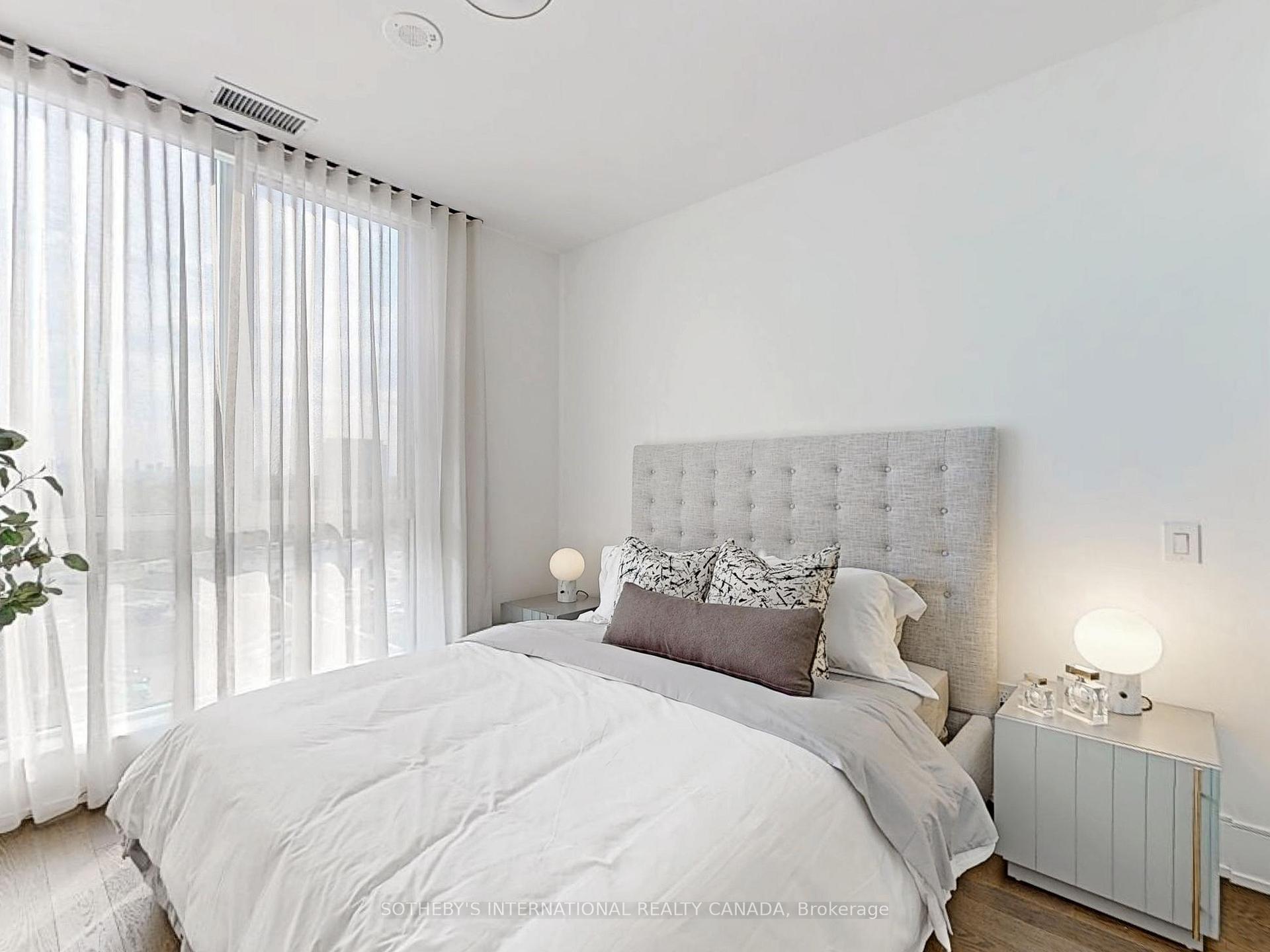 3 Bedrooms Condo at 30 Inn On the Park, Toronto For sale