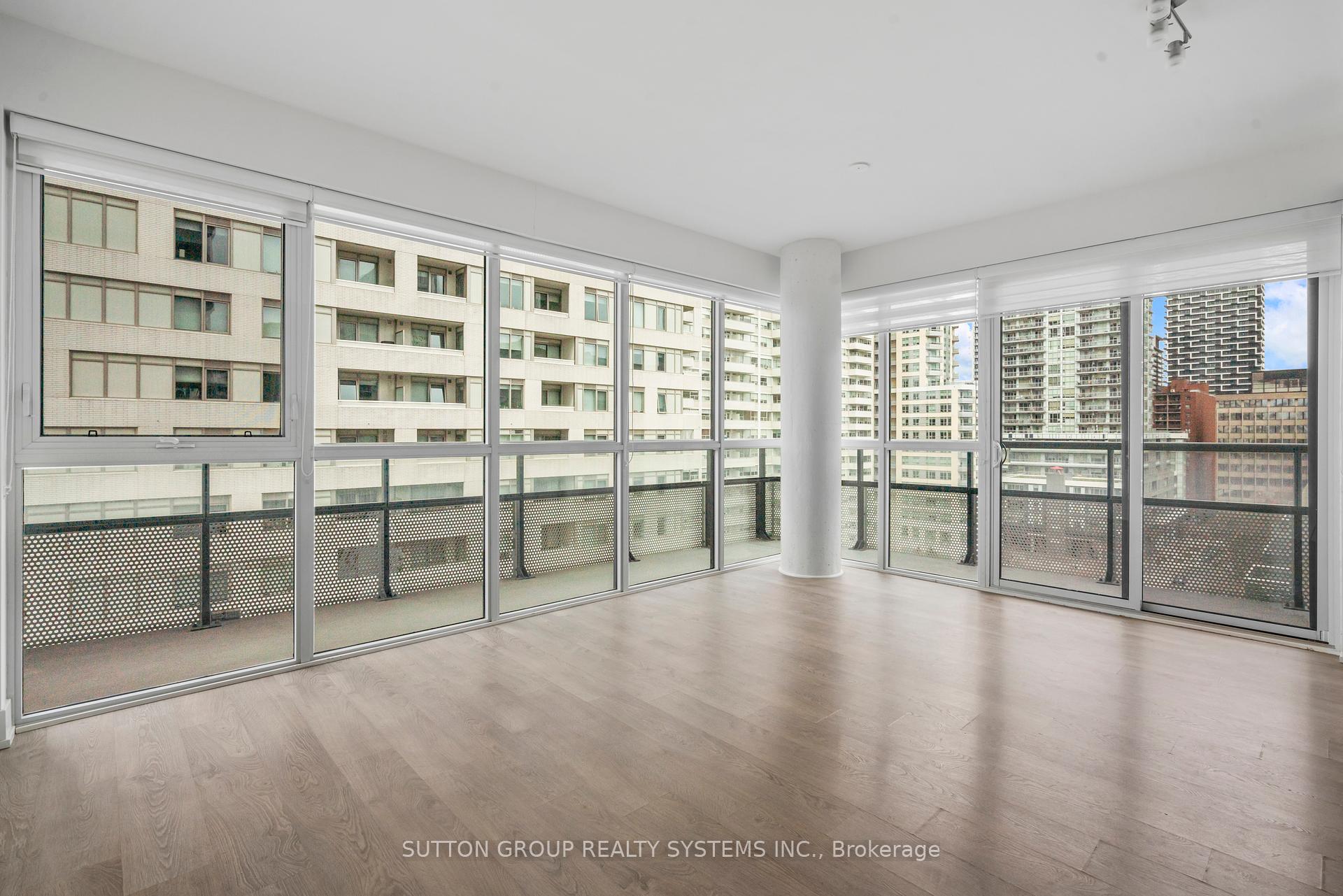 2 Bedrooms Condo at 11 Lillian, Toronto For sale