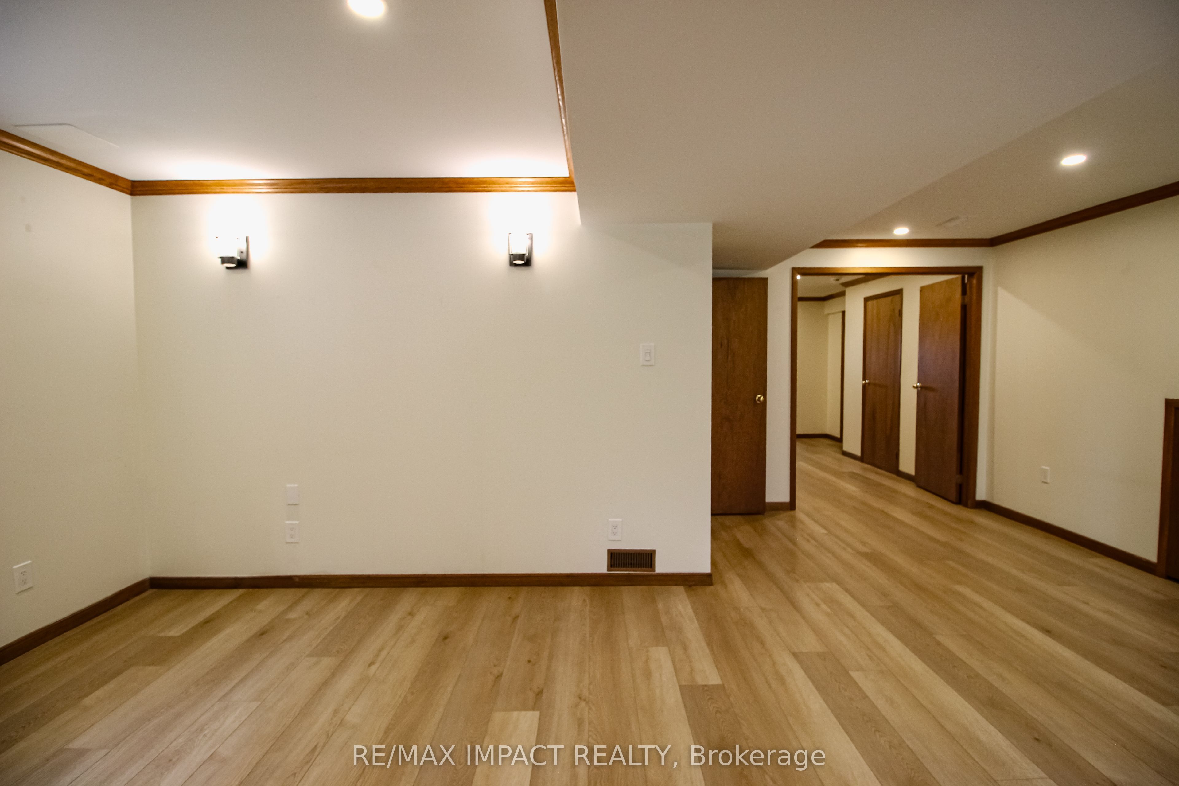 215 Raglan Road W