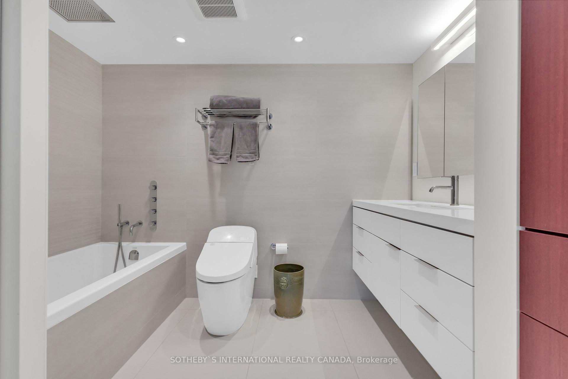 2 Bedrooms Condo at 63 St Clair,  Toronto For sale