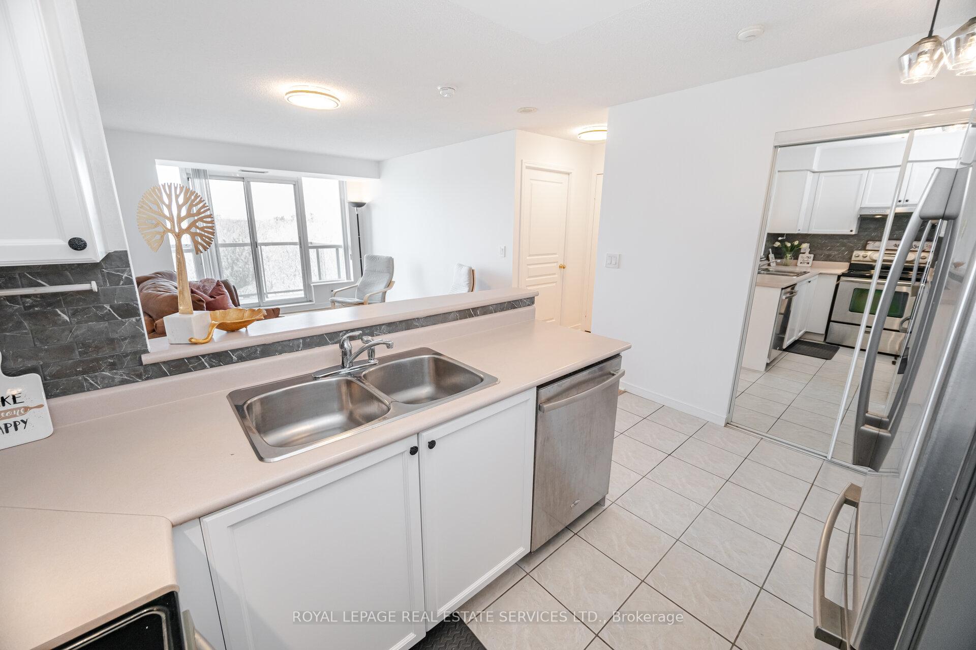 2 Bedrooms Condo at 2585 Erin Centre,  Mississauga For sale
