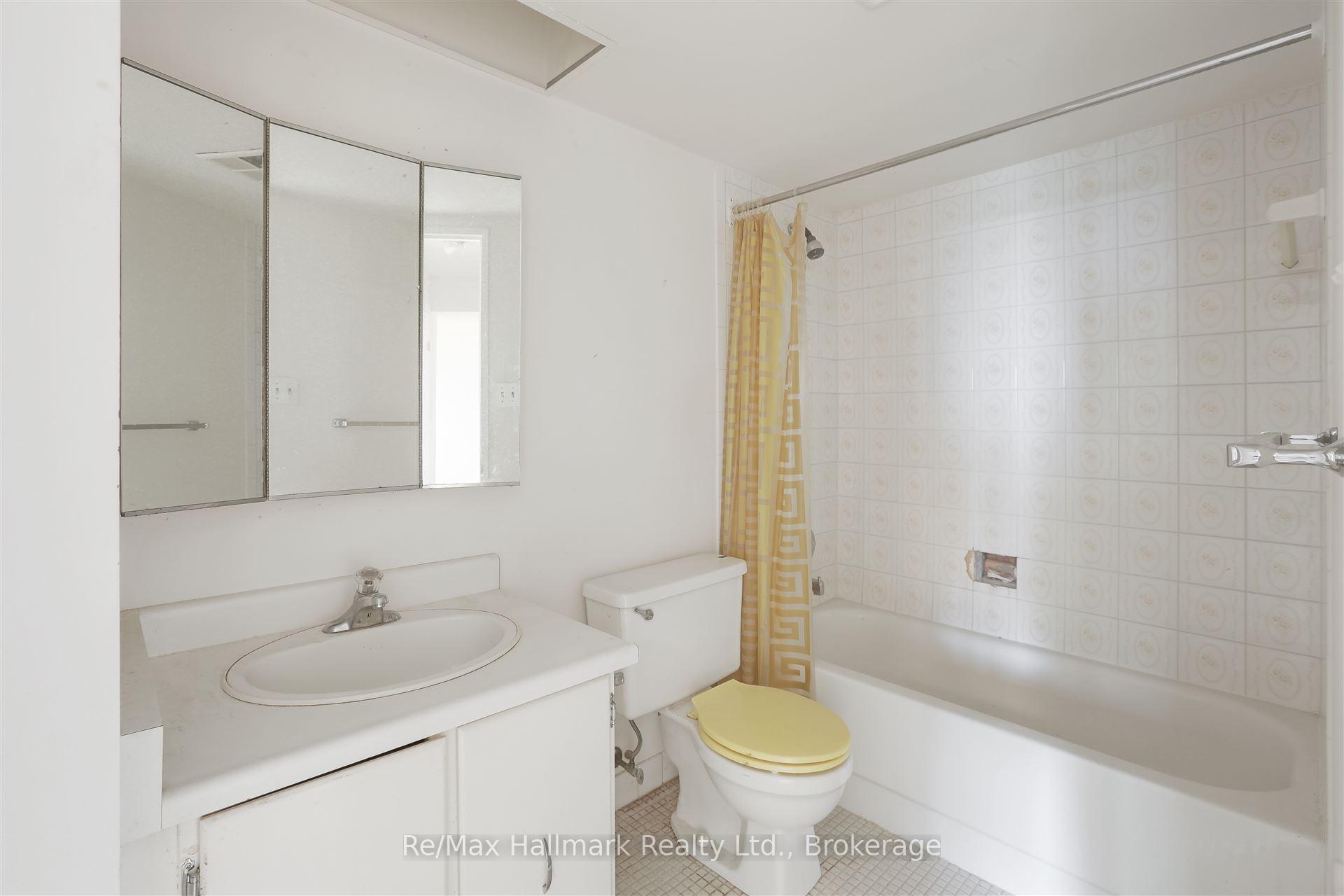 2 Bedrooms Condo at 1580 Mississauga Valley,  Mississauga For sale