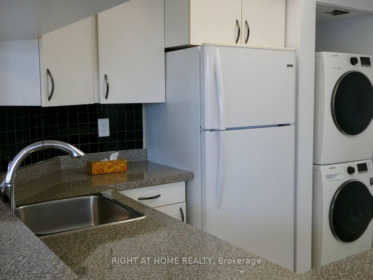 2 Bedrooms Condo at 1001 Bay, Toronto For sale
