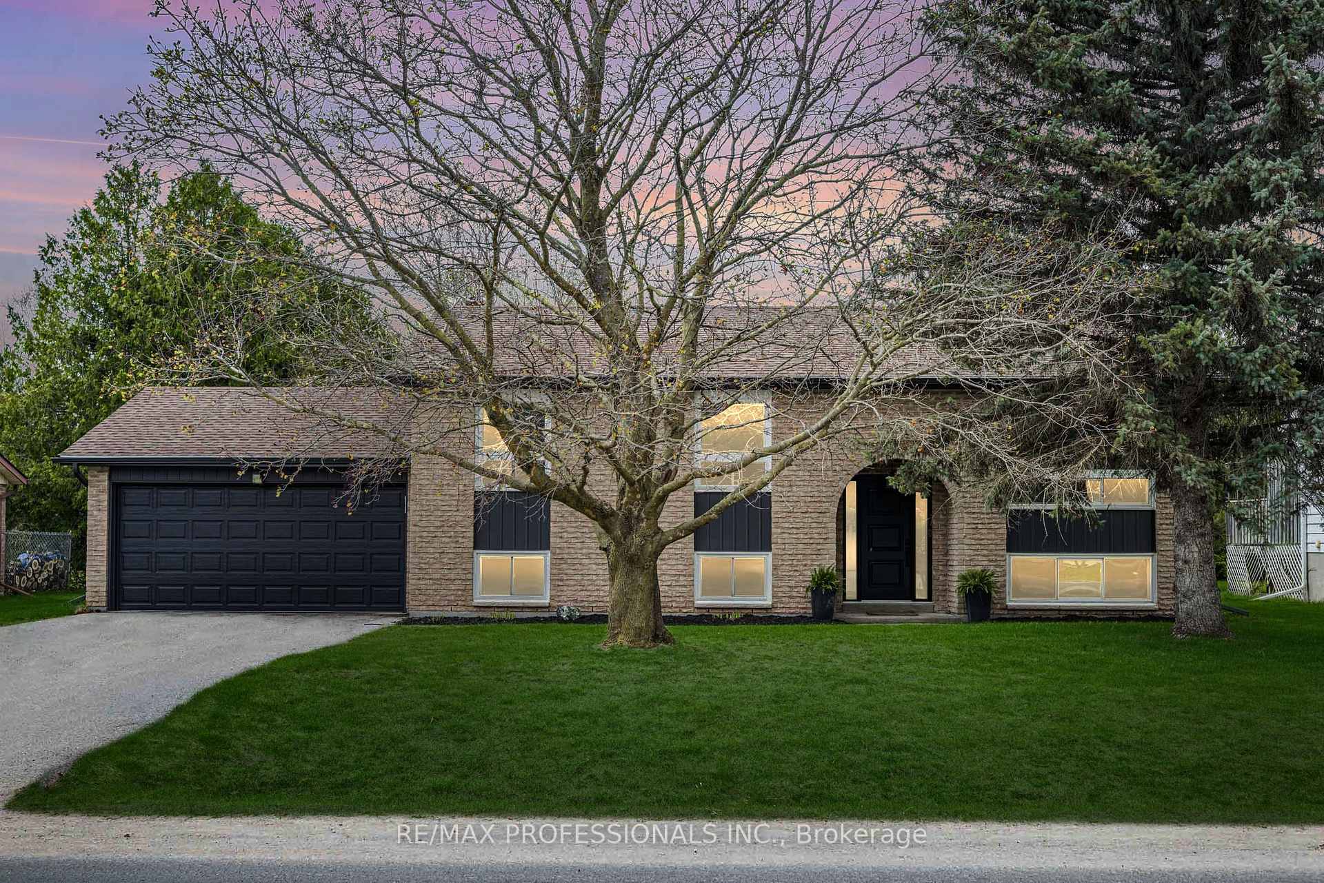 16 Wales Avenue, Adjala-Tosorontio, ON L0M 1J0