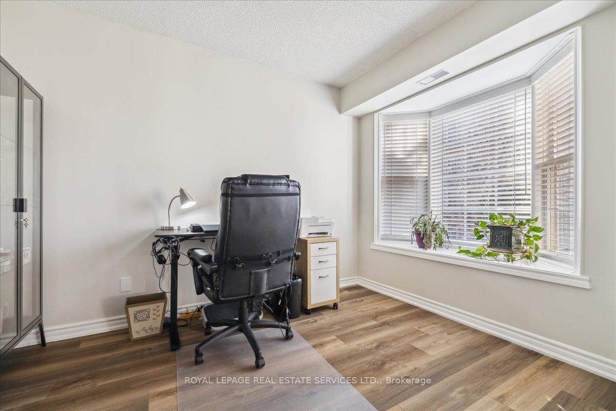 2 Bedrooms Condo at 1441 Walkers, Burlington For sale