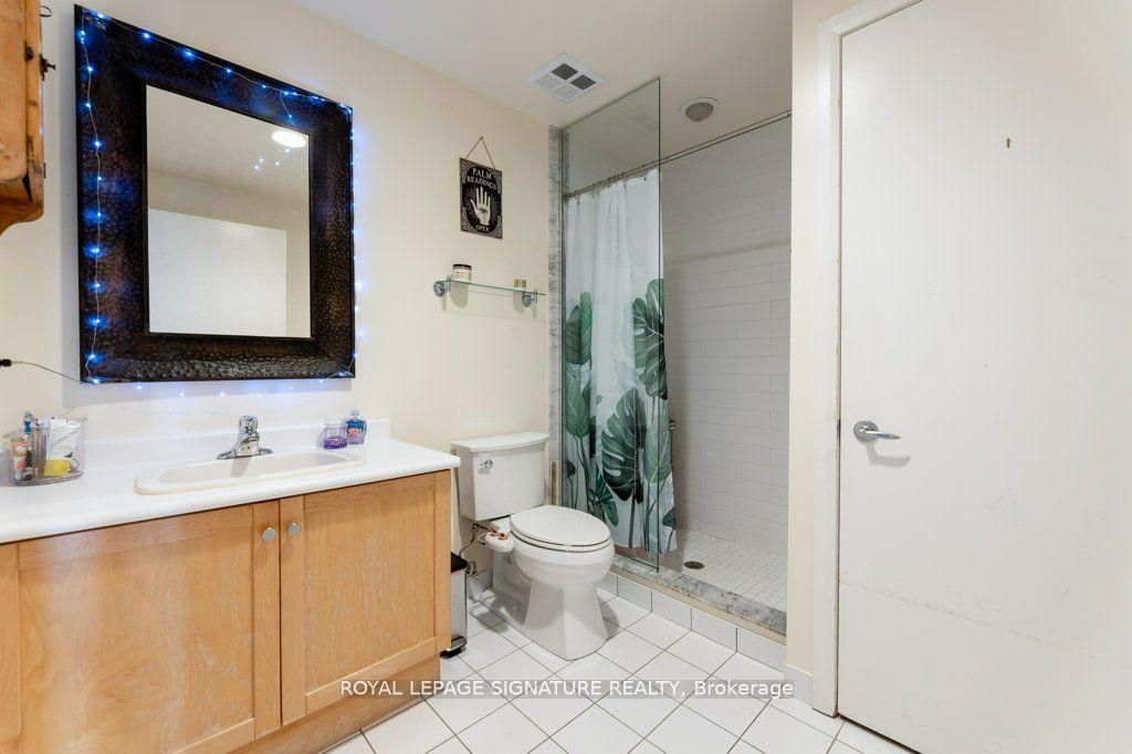 2 Bedrooms Condo at 700 King, Toronto For sale