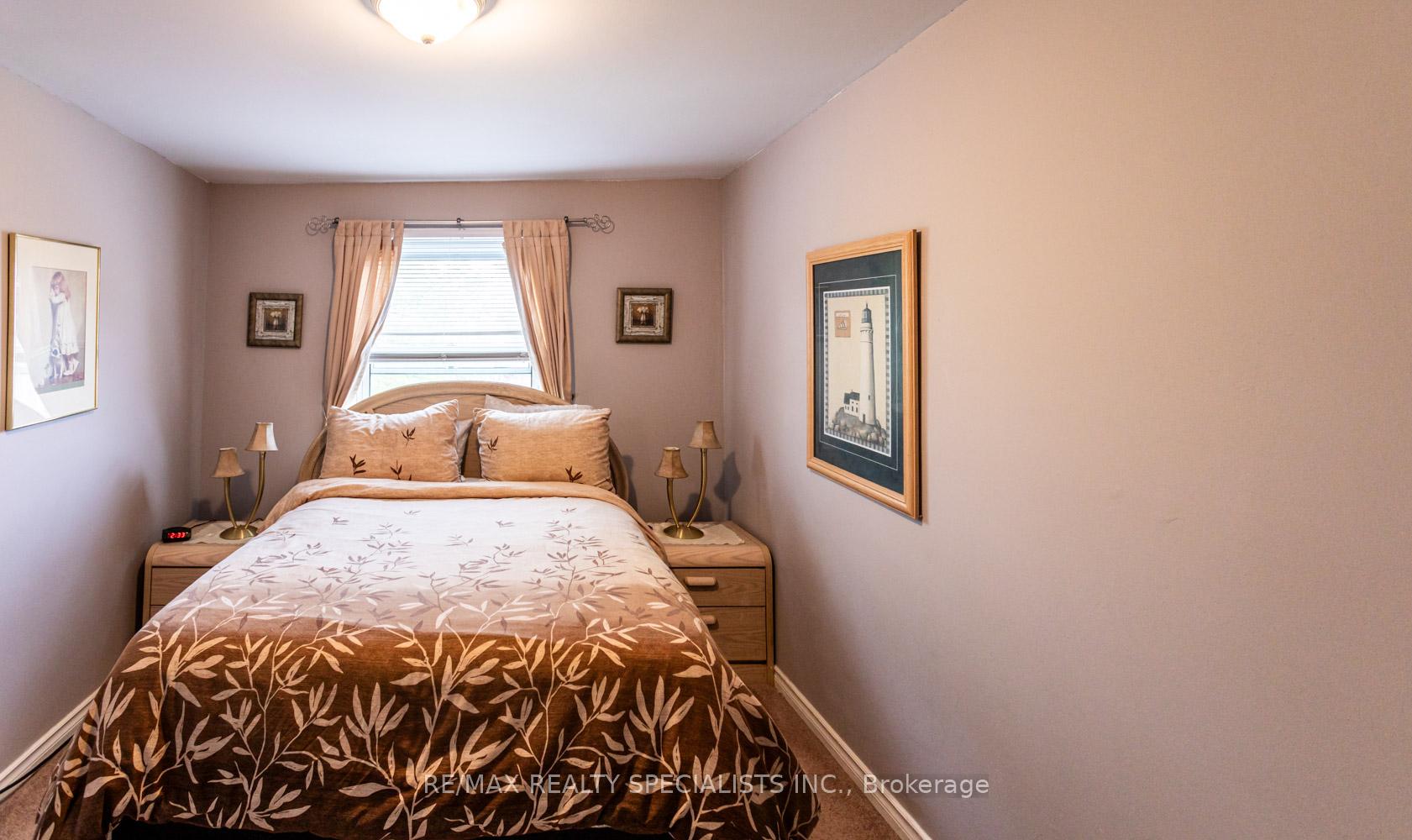 5 Bedrooms Condo at 405 Hyacinthe, Mississauga For sale