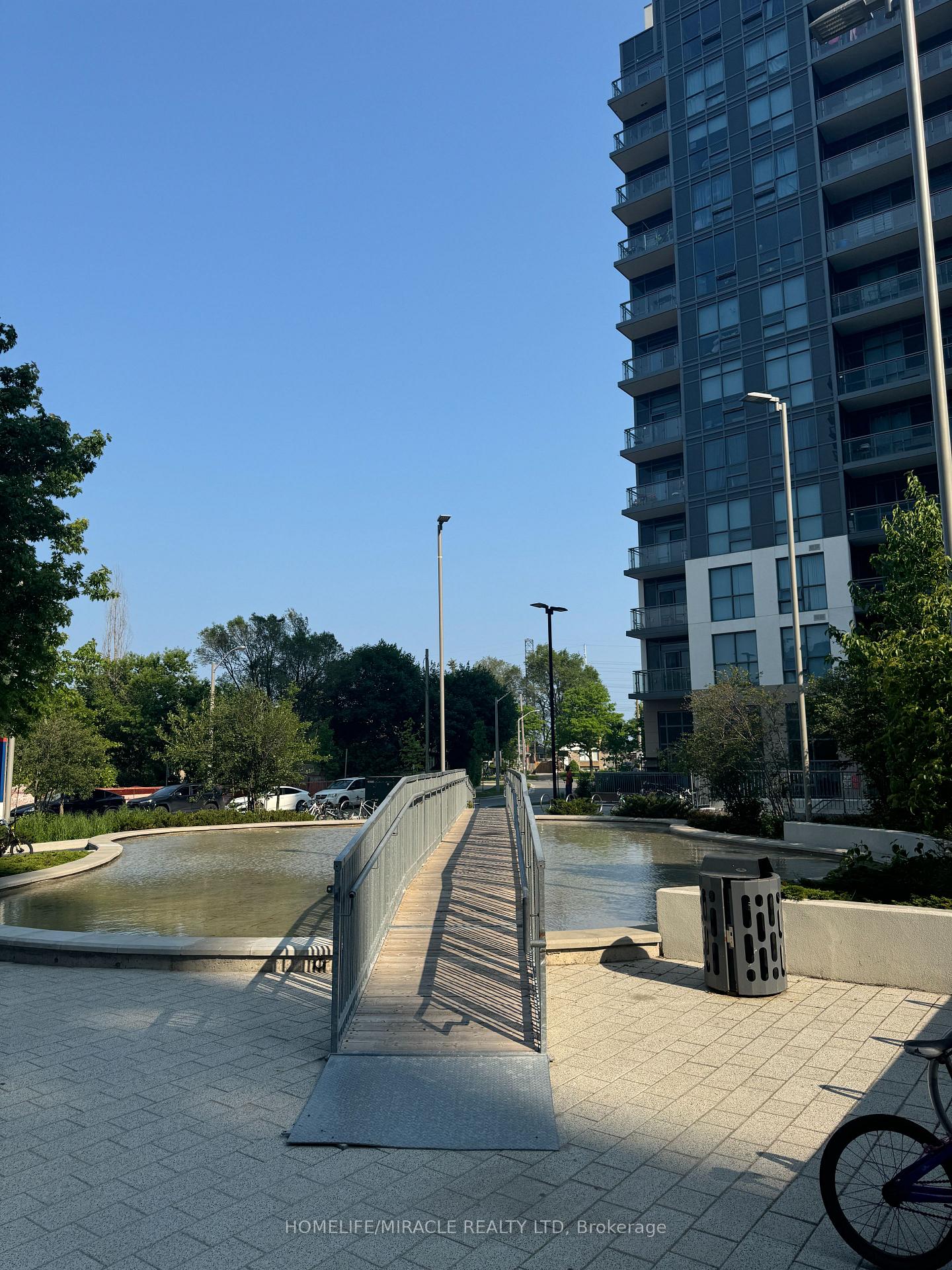 3 Bedrooms Condo at 20 Meadowglen, Toronto For sale