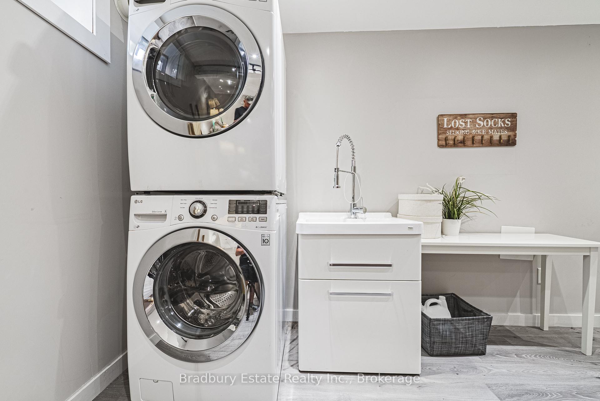 3 Bedrooms Condo at 1489 Ester, Burlington For sale