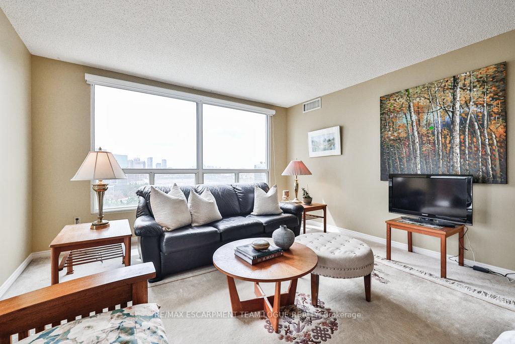 3 Bedrooms Condo at 7 Concorde,  Toronto For sale