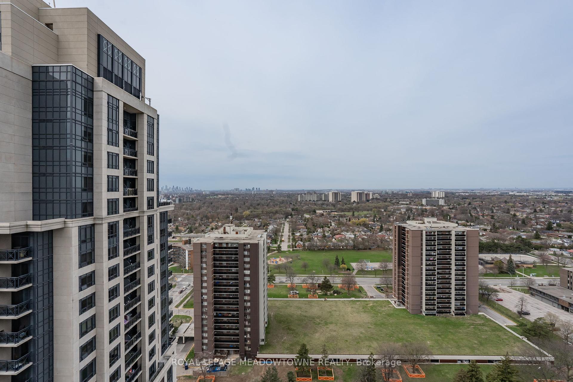 2 Bedrooms Condo at 2 Eva,  Toronto For sale