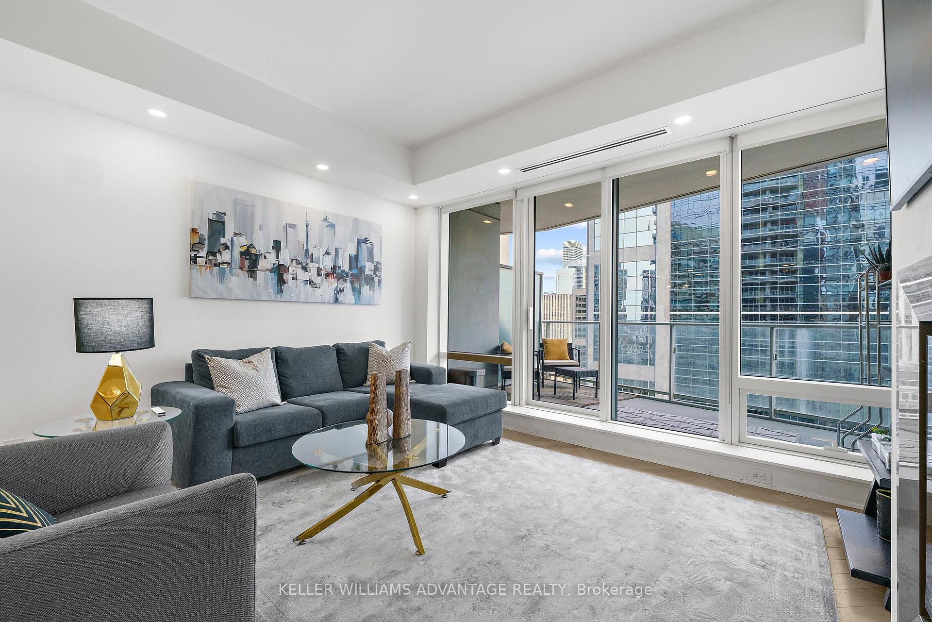 2 Bedrooms Condo at 180 University, Toronto For sale