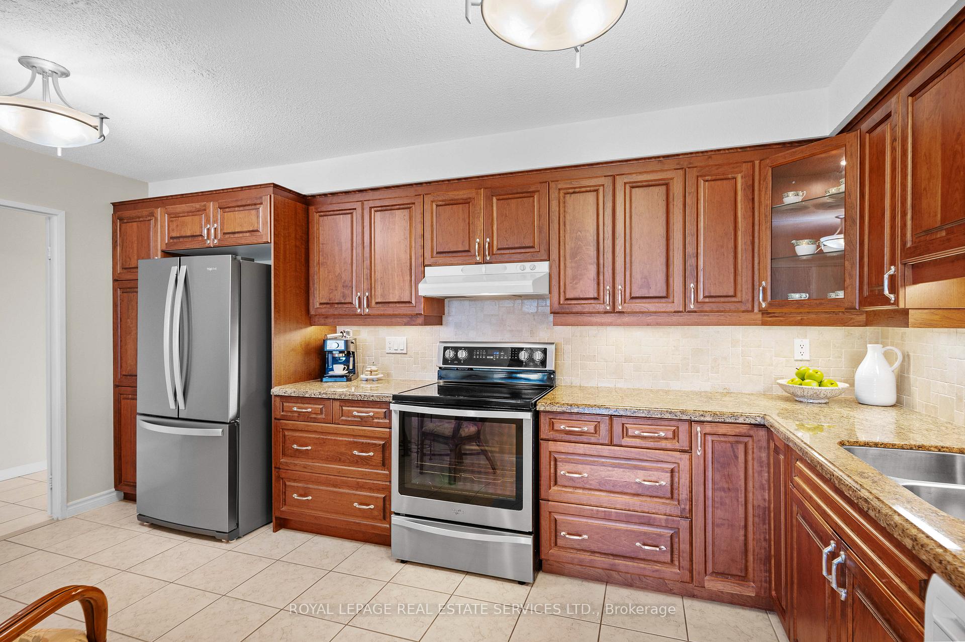 2 Bedrooms Condo at 2185 Marine,  Oakville For sale