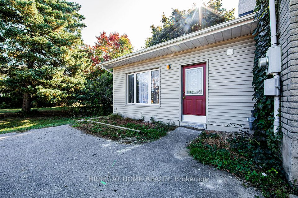 #Main B - 1715 Rossland Road, Whitby, ON L1N 3P1