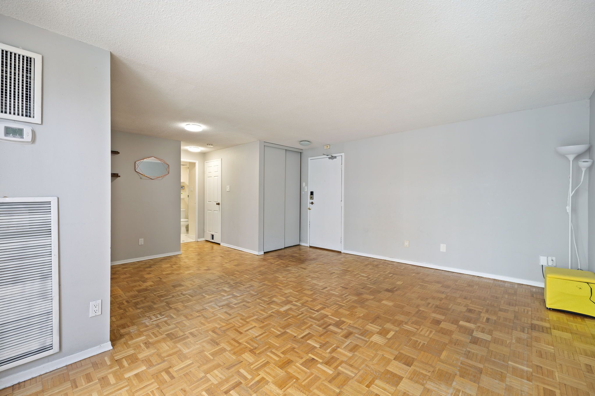 89 Mccaul Street 923