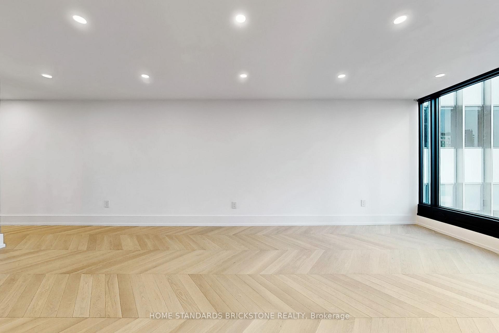 2 Bedrooms Condo at 110 Bloor, Toronto For sale