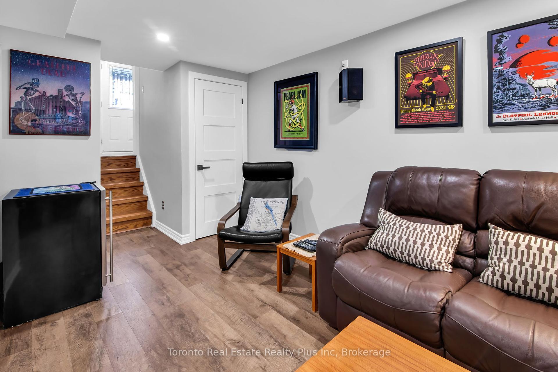 3 Bedrooms Condo at 400 Bloor, Mississauga For sale