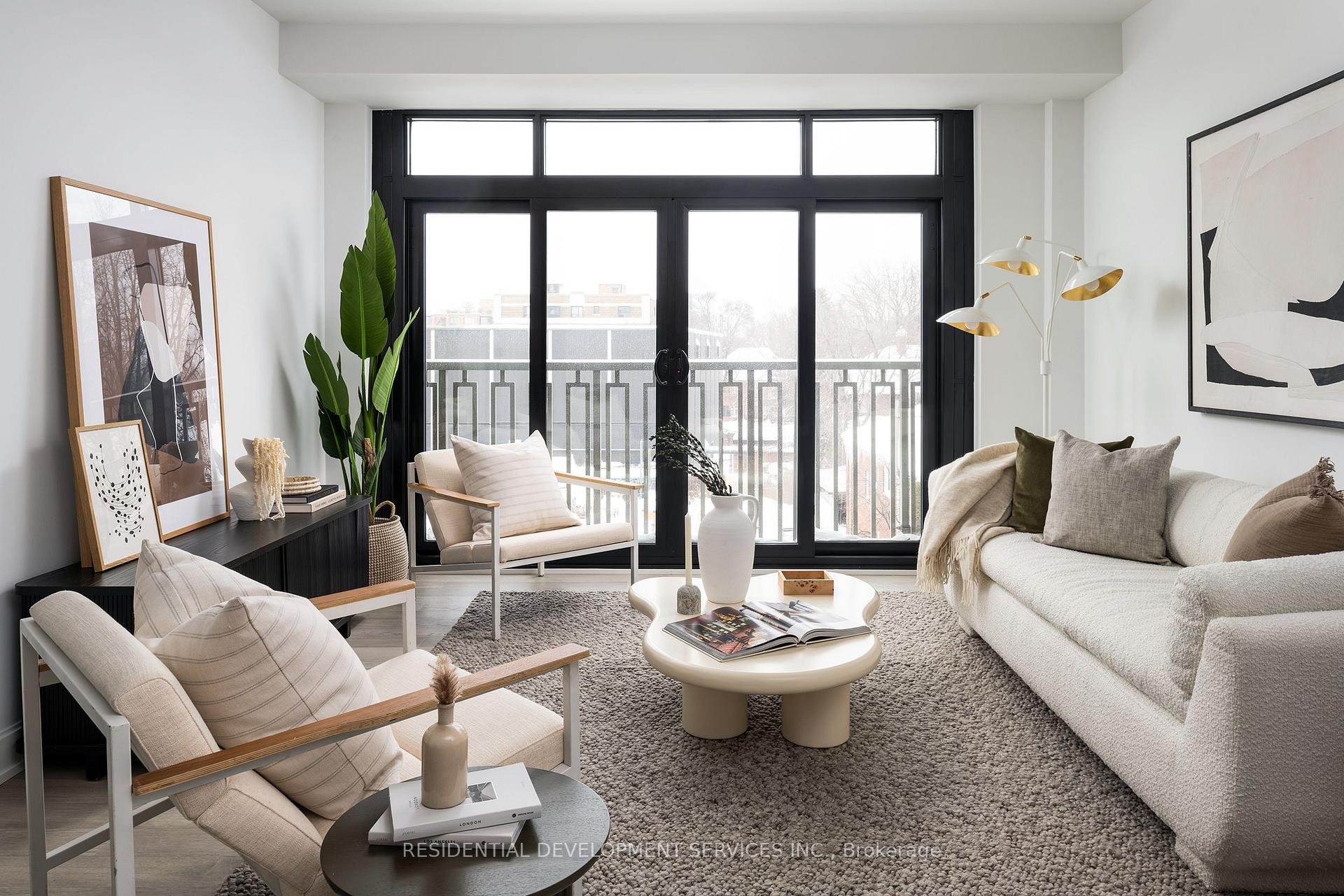 2 Bedrooms Condo at 1 Strathgowan, Toronto For sale