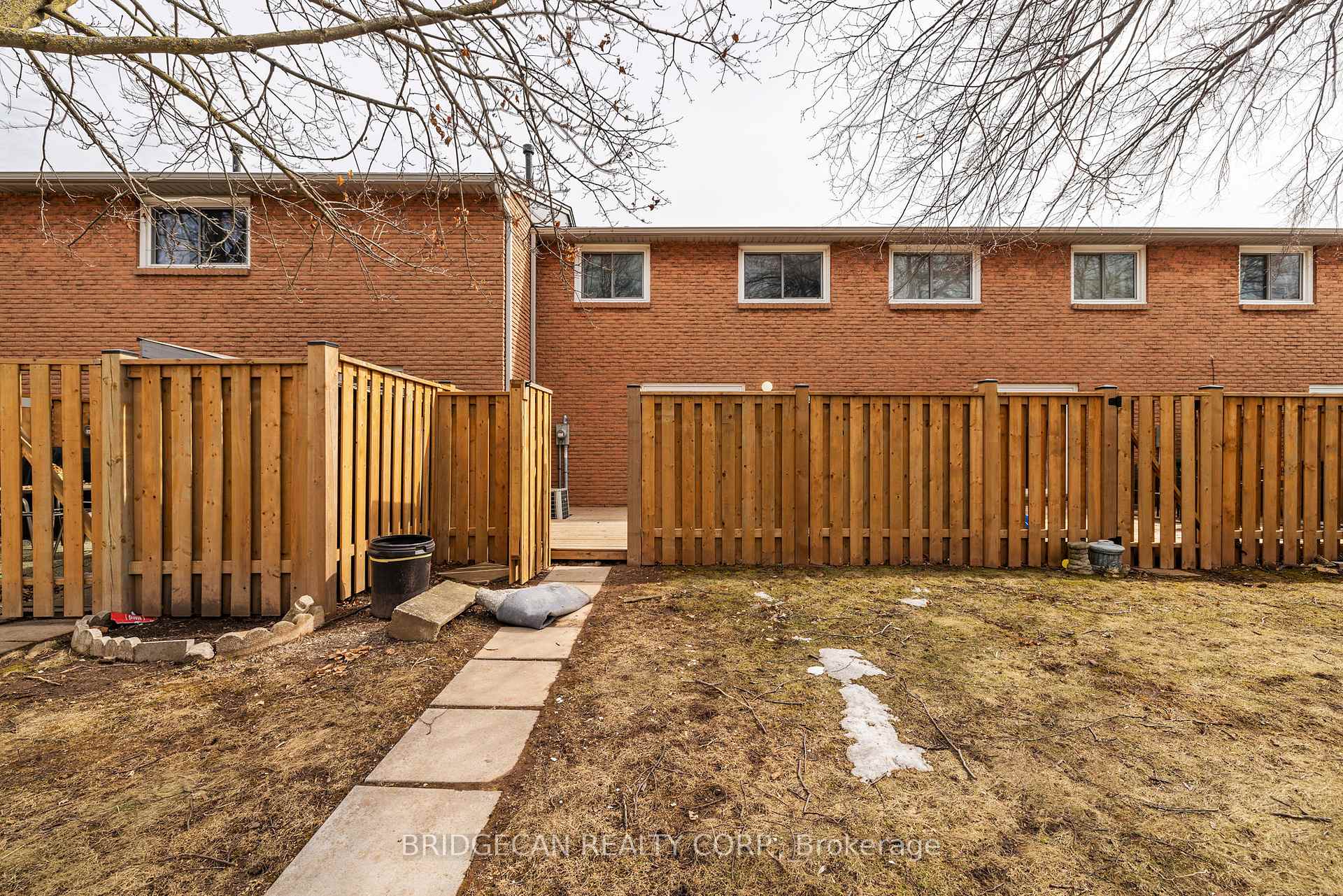 3 Bedrooms Condo at 151 Gateshead,  Hamilton For sale