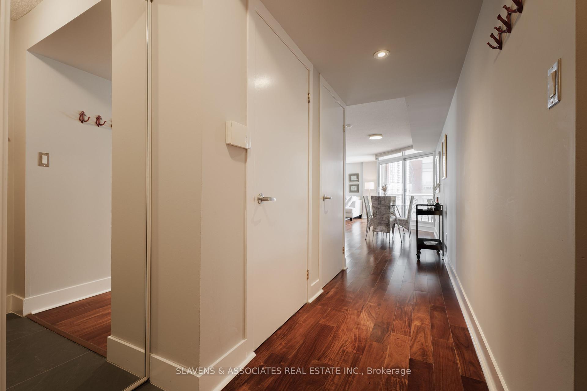 2 Bedrooms Condo at 550 Queens,  Toronto For sale