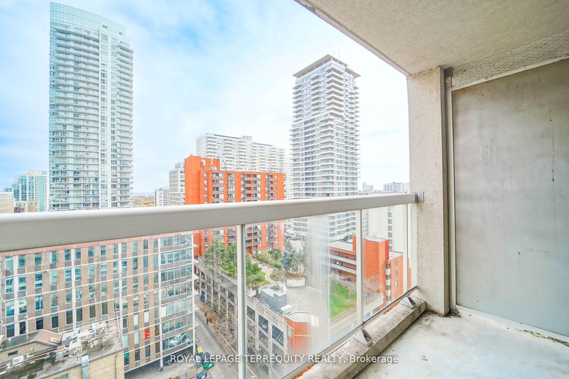 2 Bedrooms Condo at 43 Eglinton, Toronto For sale