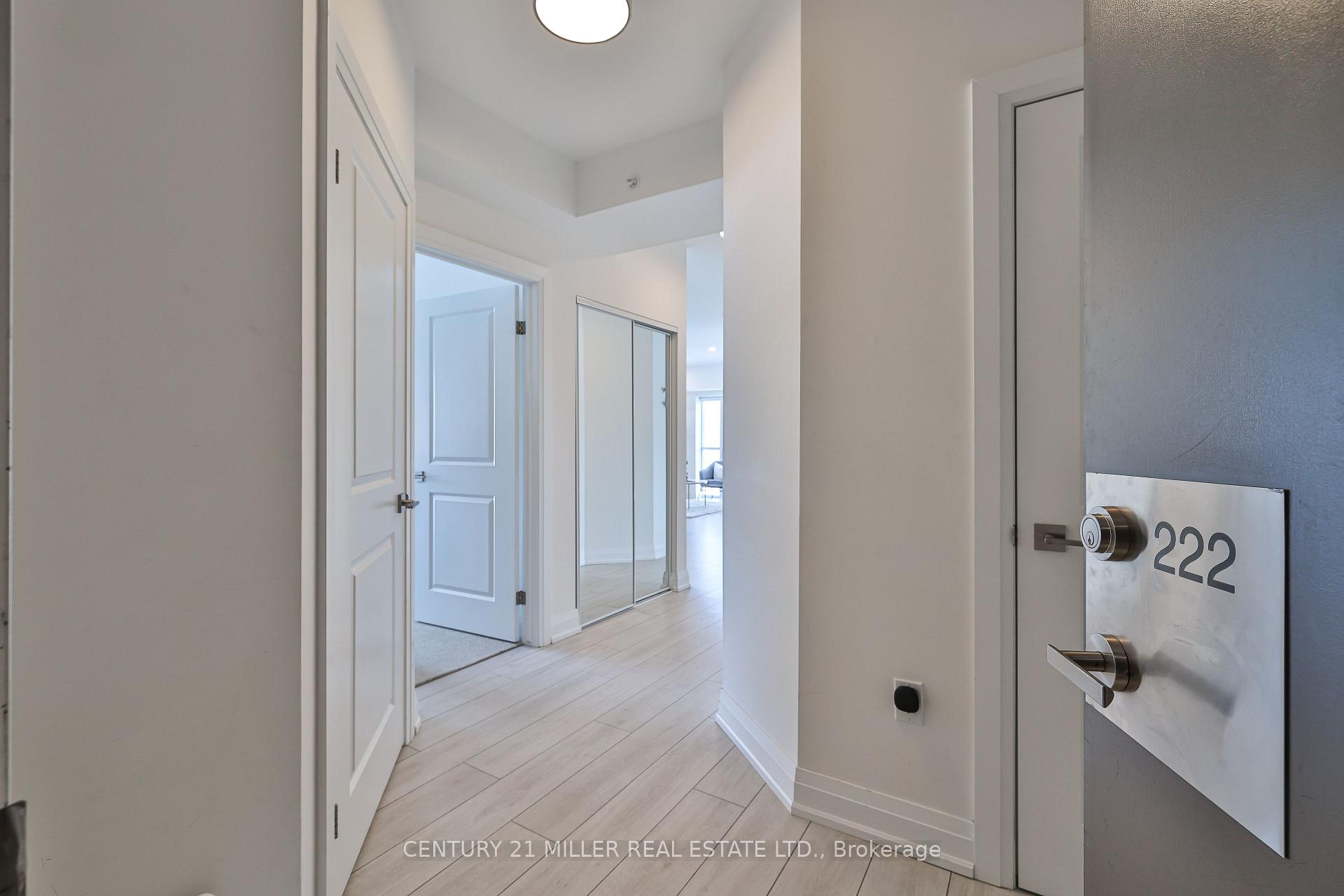 2 Bedrooms Condo at 4040 Upper Middle, Burlington For sale