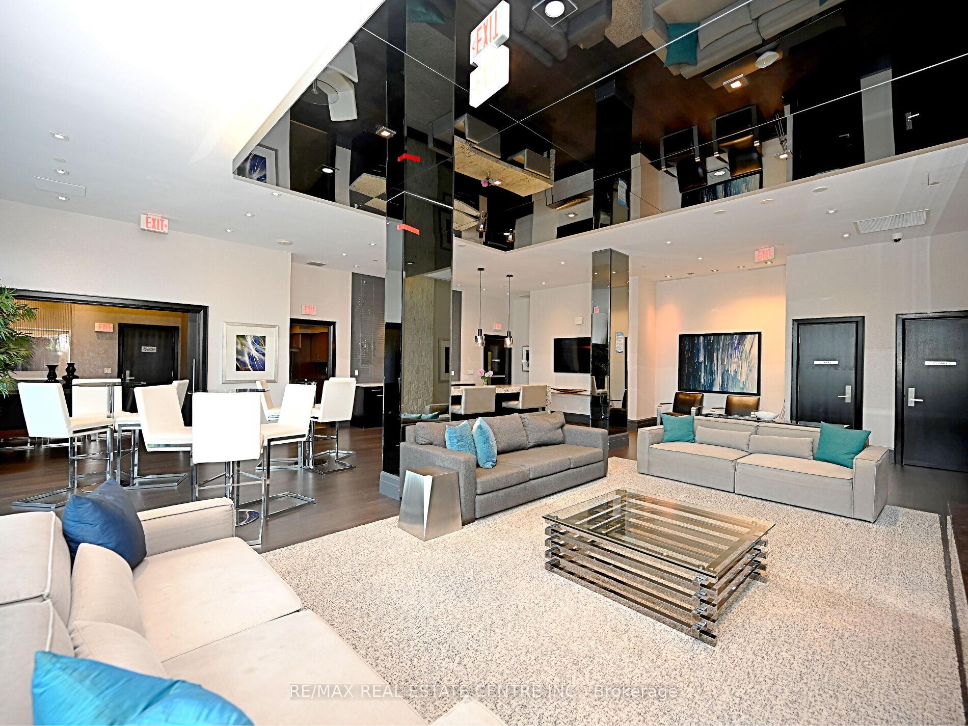 2 Bedrooms Condo at 65 Speers, Oakville For sale