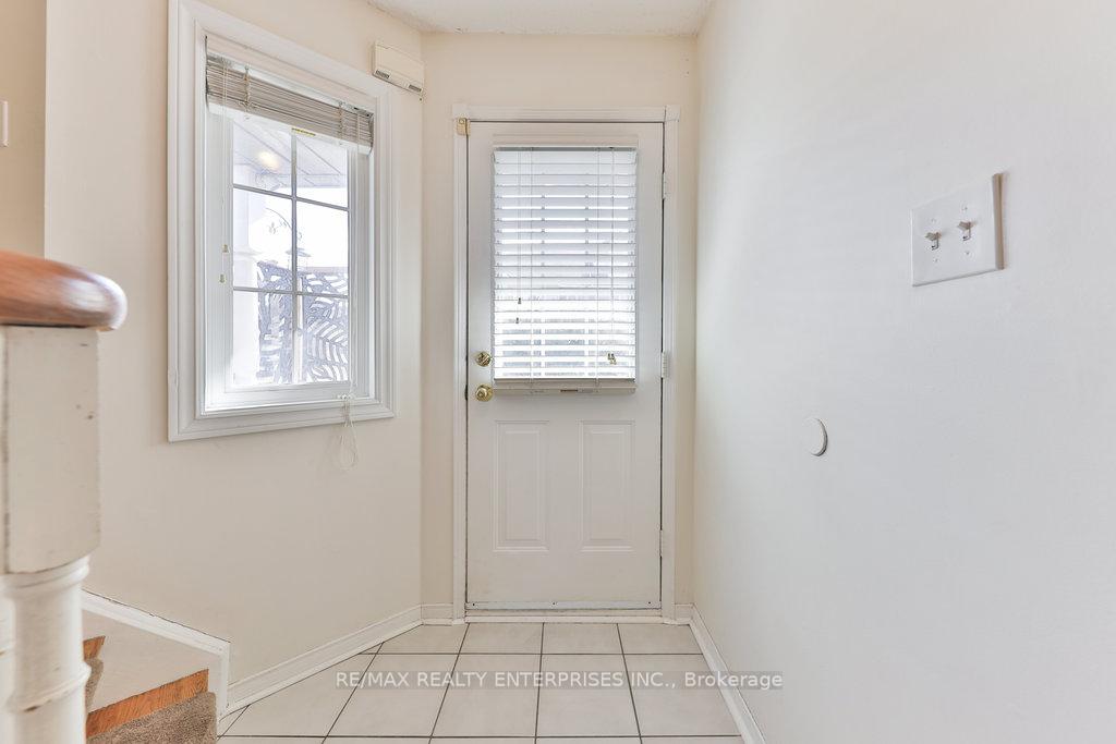 3 Bedrooms Condo at 455 Apache, Mississauga For sale